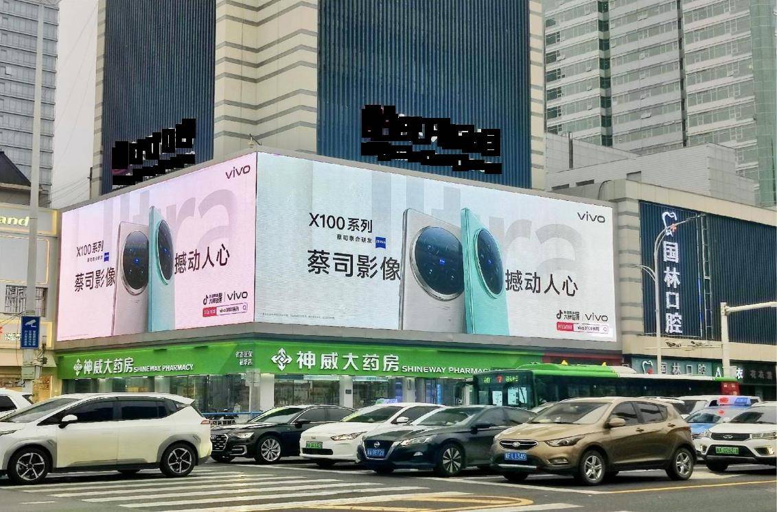 光影交织，点亮城市脉搏——石家庄平安大街裕华路口LED大屏广告发布新观察